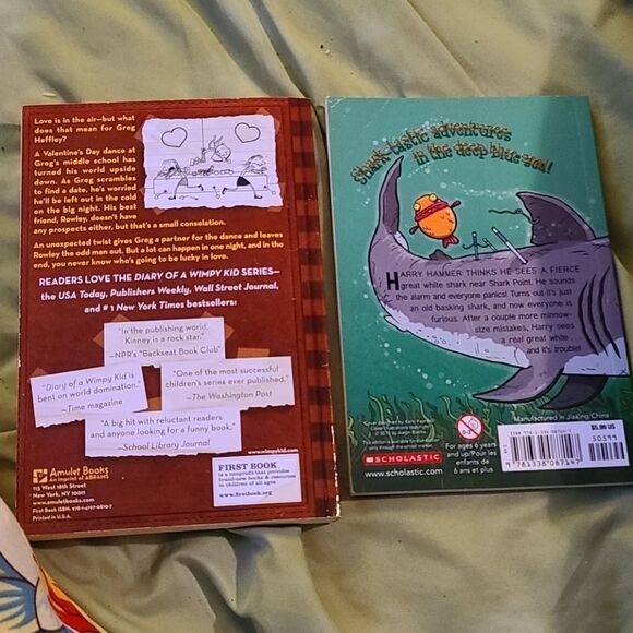 Two kids books diary of a wimpy kid&shark school - Picture 3 of 3